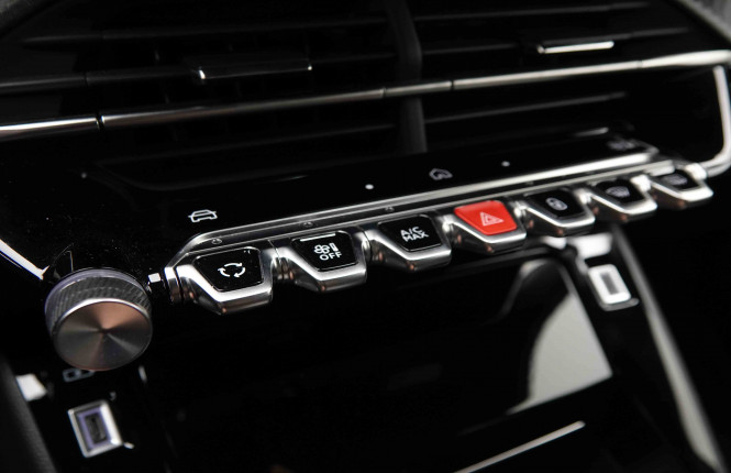 PEUGEOT_PEUGEOT_2008_2549782_15.jpg