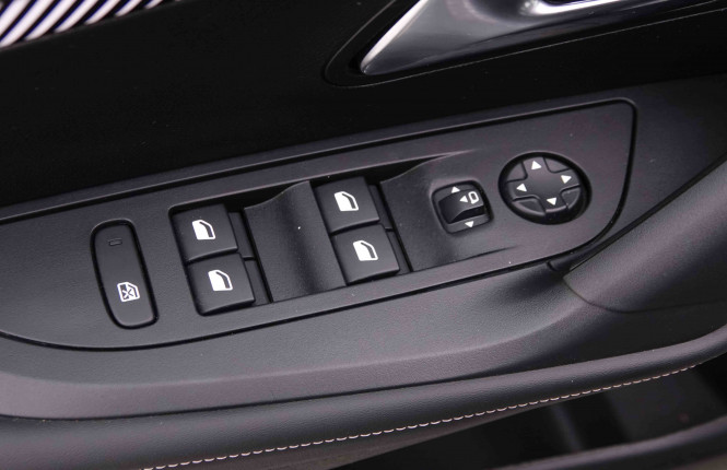 PEUGEOT_PEUGEOT_2008_2550346_17.jpg PEUGEOT_PEUGEOT_2008_2550346_17.jpg