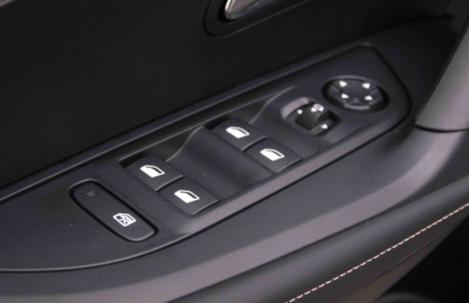 PEUGEOT_PEUGEOT_2008_2550537_20.jpg