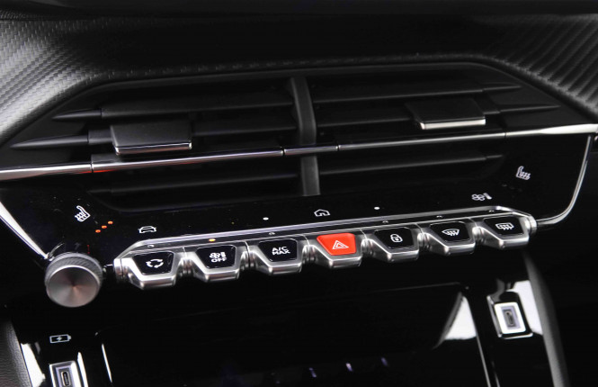 PEUGEOT_PEUGEOT_2008_2550540_13.jpg