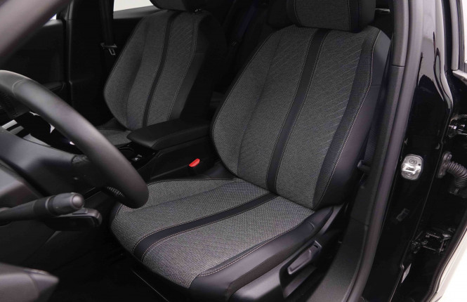 PEUGEOT_PEUGEOT_2008_2550546_6.jpg
