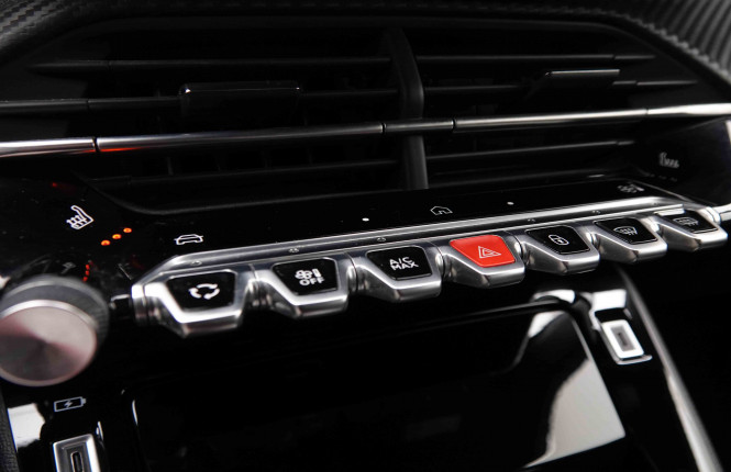 PEUGEOT_PEUGEOT_2008_2551282_12.jpg