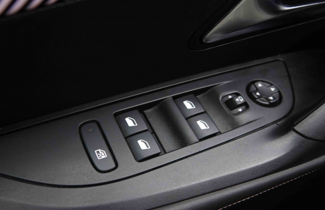 PEUGEOT_PEUGEOT_2008_2551282_17.jpg