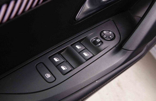 PEUGEOT_PEUGEOT_2008_2551291_16.jpg