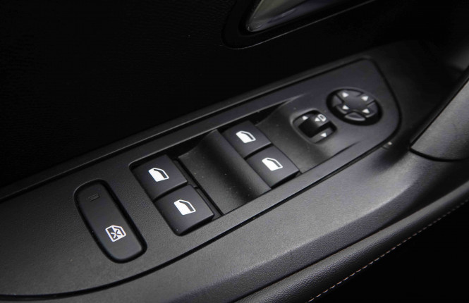 PEUGEOT_PEUGEOT_2008_2551292_21.jpg