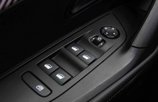 PEUGEOT_PEUGEOT_2008_2551296_18.jpg