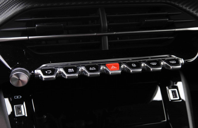 PEUGEOT_PEUGEOT_2008_2551419_12.jpg