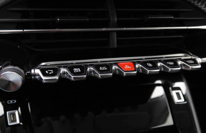 PEUGEOT_PEUGEOT_2008_2551680_13.jpg