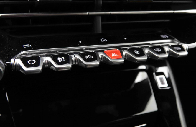 PEUGEOT_PEUGEOT_2008_2652067_14.jpg