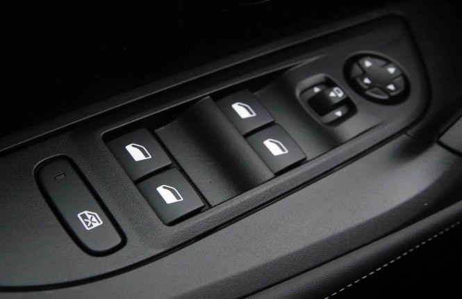 PEUGEOT_PEUGEOT_2008_2652236_75.jpg PEUGEOT_PEUGEOT_2008_2652236_75.jpg