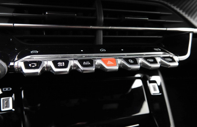 PEUGEOT_PEUGEOT_2008_2652238_68.jpg