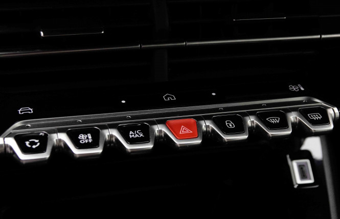 PEUGEOT_PEUGEOT_2008_2653086_13.jpg