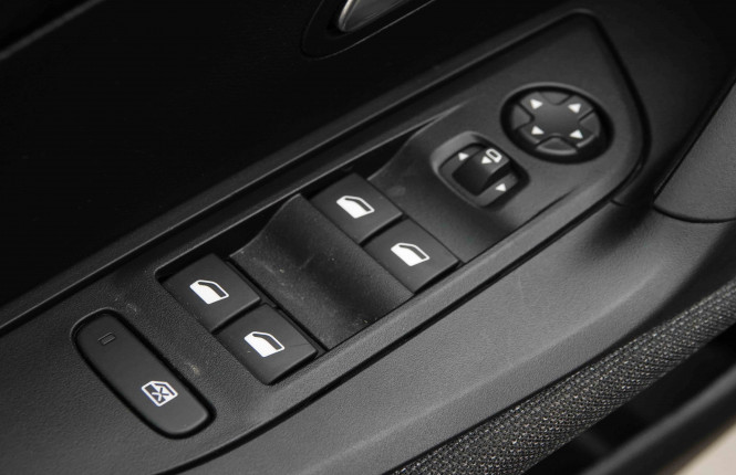 PEUGEOT_PEUGEOT_2008_2653819_19.jpg