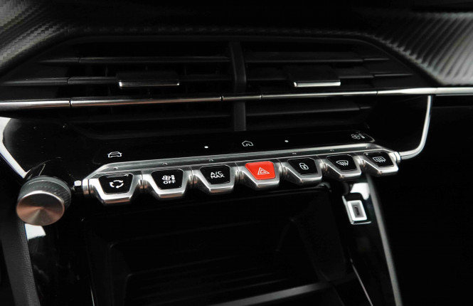 PEUGEOT_PEUGEOT_2008_2653821_12.jpg