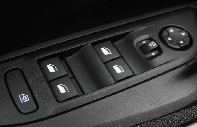 PEUGEOT_PEUGEOT_2008_2653821_19.jpg