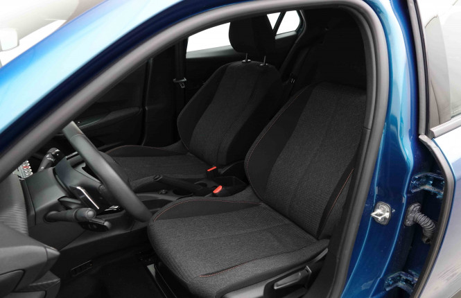 PEUGEOT_PEUGEOT_2008_2653963_6.jpg