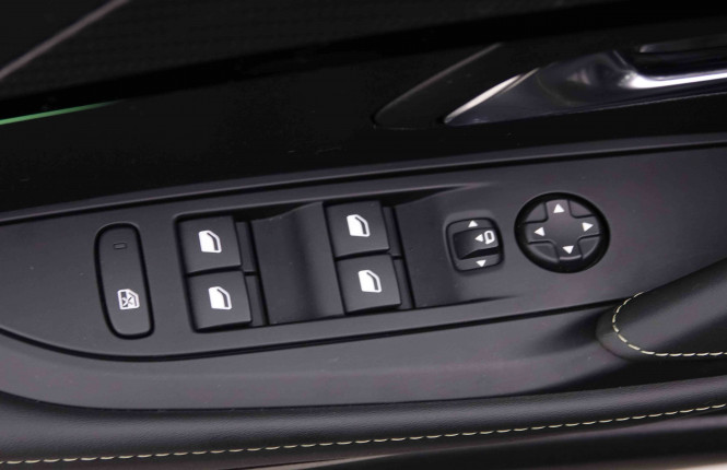 PEUGEOT_PEUGEOT_208_2546922_21.jpg