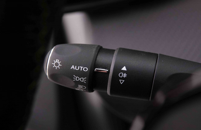 PEUGEOT_PEUGEOT_208_2546925_14.jpg