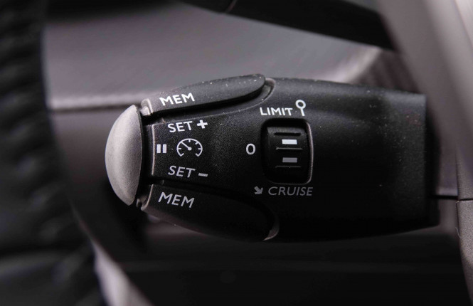 PEUGEOT_PEUGEOT_208_2548500_17.jpg