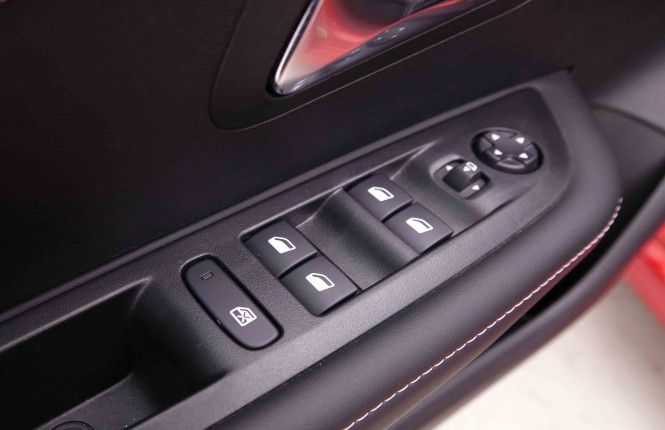 PEUGEOT_PEUGEOT_208_2548502_17.jpg