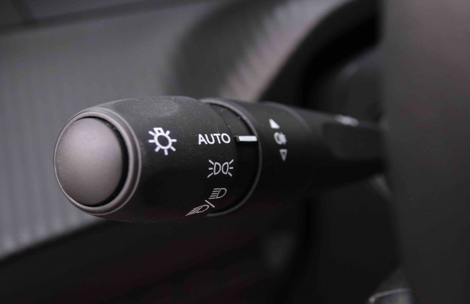 PEUGEOT_PEUGEOT_208_2548504_14.jpg