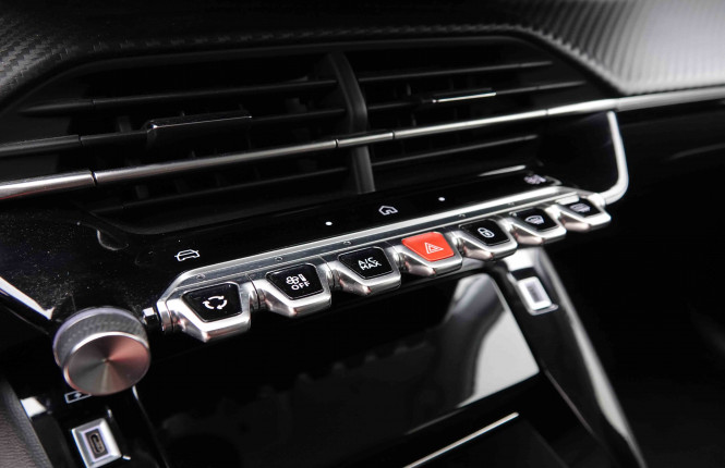 PEUGEOT_PEUGEOT_208_2548508_13.jpg