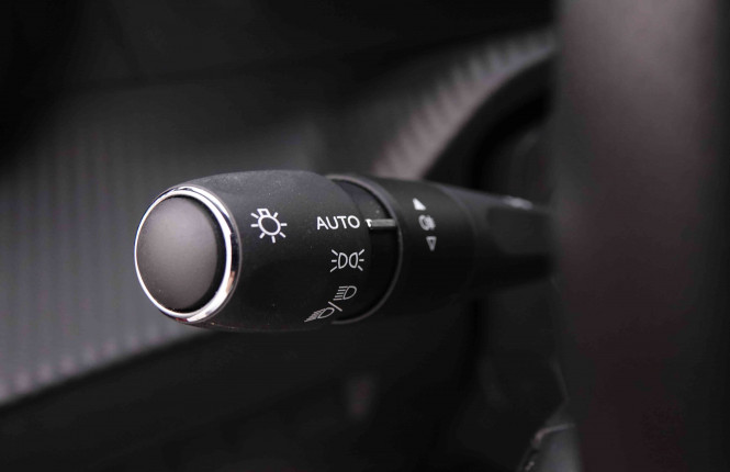 PEUGEOT_PEUGEOT_208_2548528_15.jpg