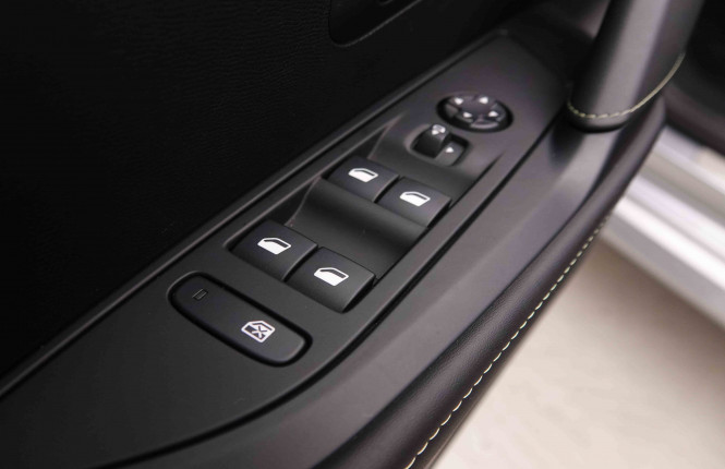 PEUGEOT_PEUGEOT_208_2548827_22.jpg