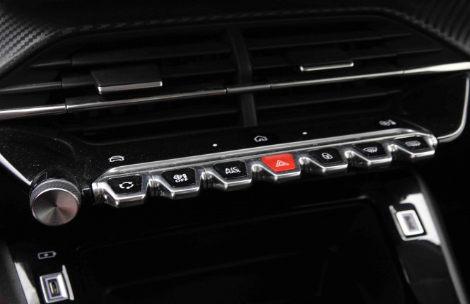 PEUGEOT_PEUGEOT_208_2550348_14.jpg PEUGEOT_PEUGEOT_208_2550348_14.jpg