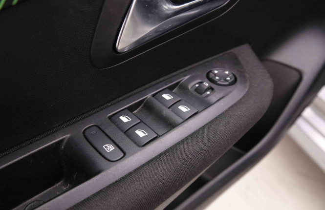 PEUGEOT_PEUGEOT_208_2550348_20.jpg PEUGEOT_PEUGEOT_208_2550348_20.jpg