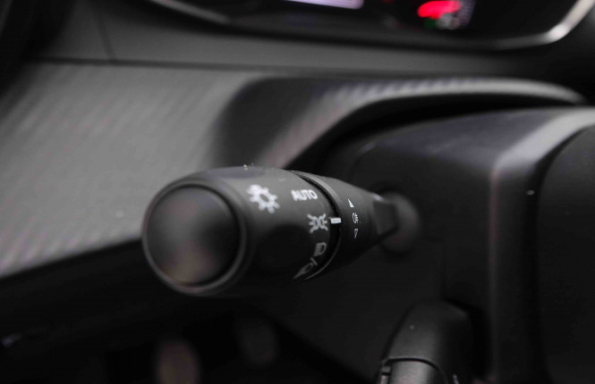 PEUGEOT_PEUGEOT_208_2550352_14.jpg PEUGEOT_PEUGEOT_208_2550352_14.jpg