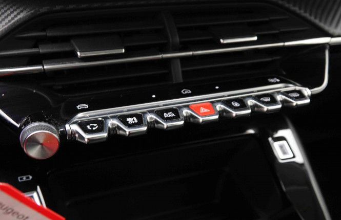 PEUGEOT_PEUGEOT_208_2550353_13.jpg