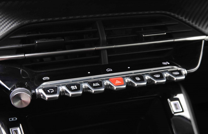 PEUGEOT_PEUGEOT_208_2550355_13.jpg PEUGEOT_PEUGEOT_208_2550355_13.jpg