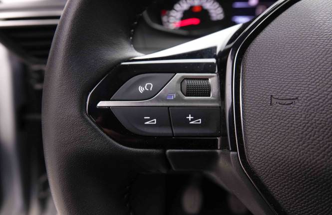 PEUGEOT_PEUGEOT_208_2550355_17.jpg PEUGEOT_PEUGEOT_208_2550355_17.jpg