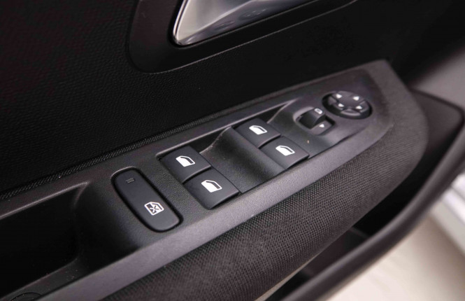 PEUGEOT_PEUGEOT_208_2550356_19.jpg PEUGEOT_PEUGEOT_208_2550356_19.jpg