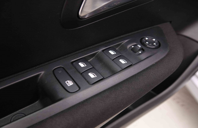 PEUGEOT_PEUGEOT_208_2550357_19.jpg PEUGEOT_PEUGEOT_208_2550357_19.jpg