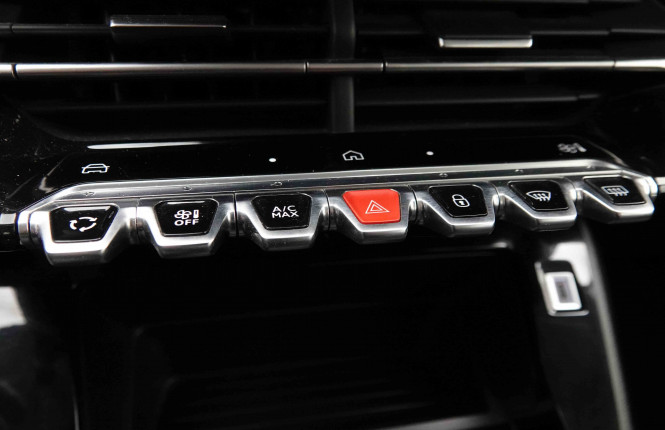 PEUGEOT_PEUGEOT_208_2550365_12.jpg