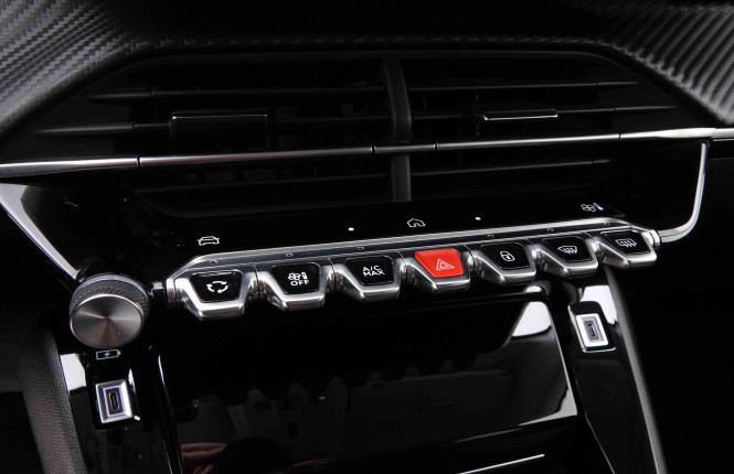 PEUGEOT_PEUGEOT_208_2550373_12.jpg PEUGEOT_PEUGEOT_208_2550373_12.jpg