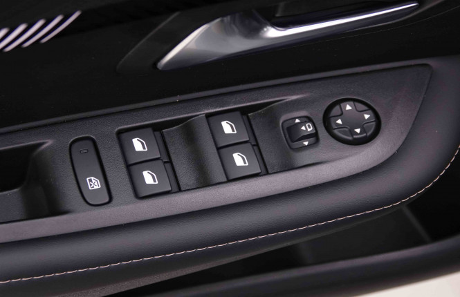 PEUGEOT_PEUGEOT_208_2550377_18.jpg