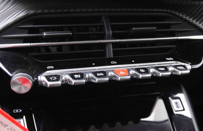 PEUGEOT_PEUGEOT_208_2550384_13.jpg PEUGEOT_PEUGEOT_208_2550384_13.jpg
