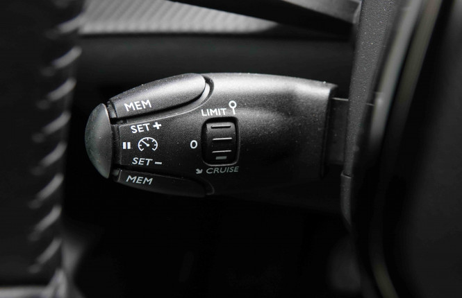 PEUGEOT_PEUGEOT_208_2550385_17.jpg PEUGEOT_PEUGEOT_208_2550385_17.jpg