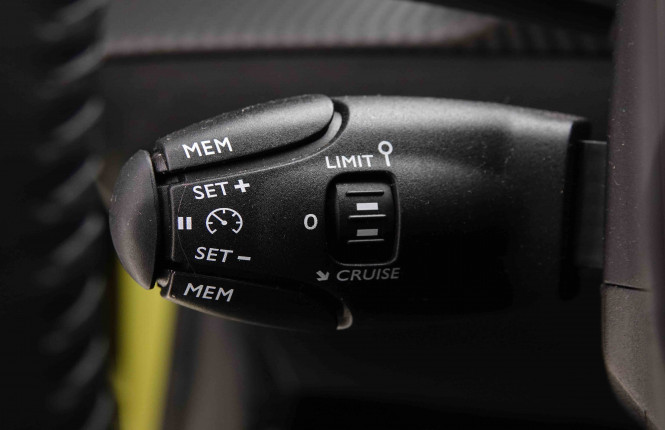 PEUGEOT_PEUGEOT_208_2550386_19.jpg PEUGEOT_PEUGEOT_208_2550386_19.jpg