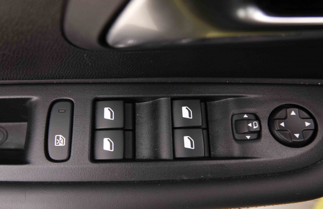 PEUGEOT_PEUGEOT_208_2550386_20.jpg PEUGEOT_PEUGEOT_208_2550386_20.jpg