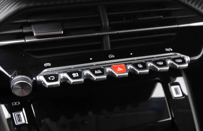 PEUGEOT_PEUGEOT_208_2550387_14.jpg PEUGEOT_PEUGEOT_208_2550387_14.jpg