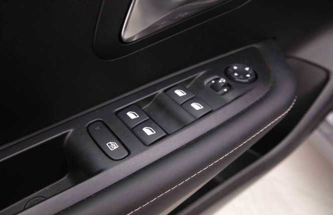 PEUGEOT_PEUGEOT_208_2550388_20.jpg PEUGEOT_PEUGEOT_208_2550388_20.jpg