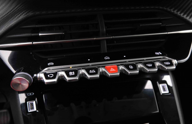 PEUGEOT_PEUGEOT_208_2551444_13.jpg