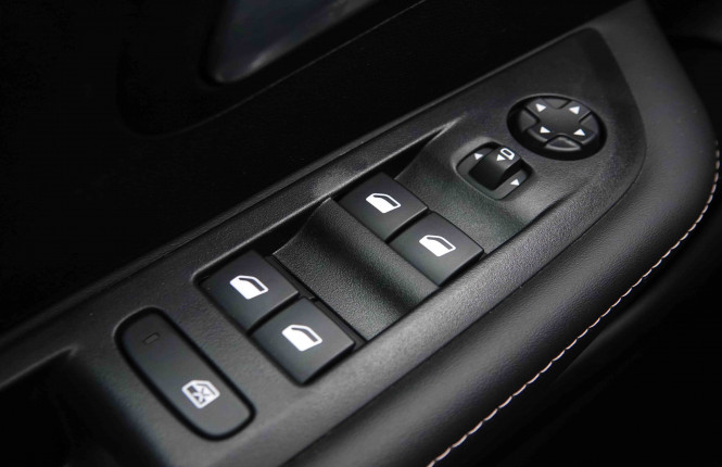 PEUGEOT_PEUGEOT_208_2551446_19.jpg PEUGEOT_PEUGEOT_208_2551446_19.jpg