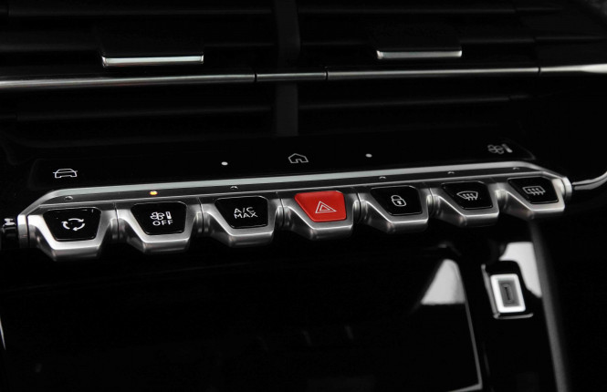 PEUGEOT_PEUGEOT_208_2652130_14.jpg