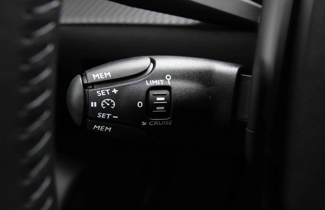 PEUGEOT_PEUGEOT_208_2652498_17.jpg