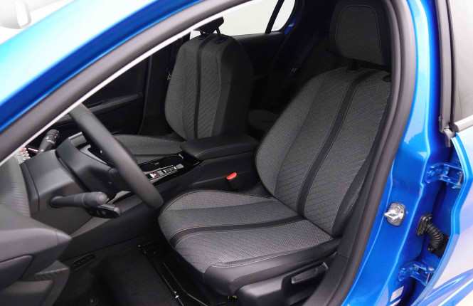 PEUGEOT_PEUGEOT_208_2652498_6.jpg